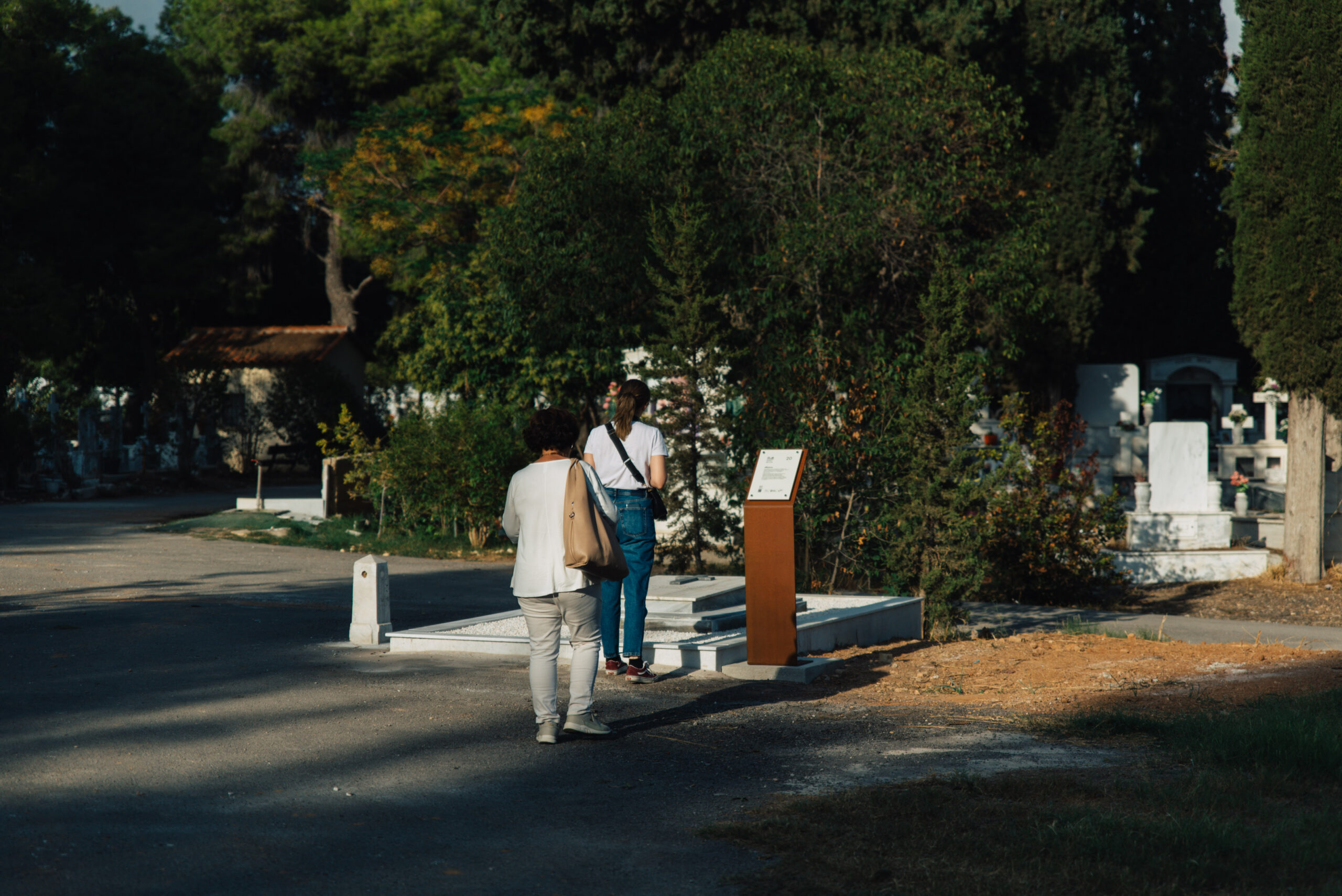Περπατώντας τη Μνήμη: Ξενάγηση στη Διαδρομή Μνήμης 1940–1944